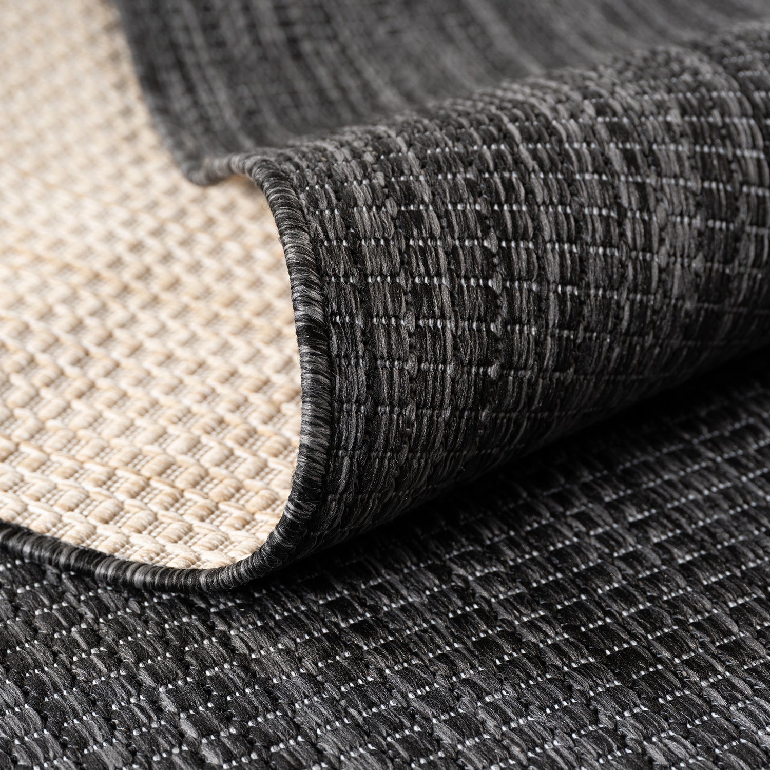 MIRA1450BLACK-R 03 Detail — Rond Buitenkleed - Mira Raster Zwart