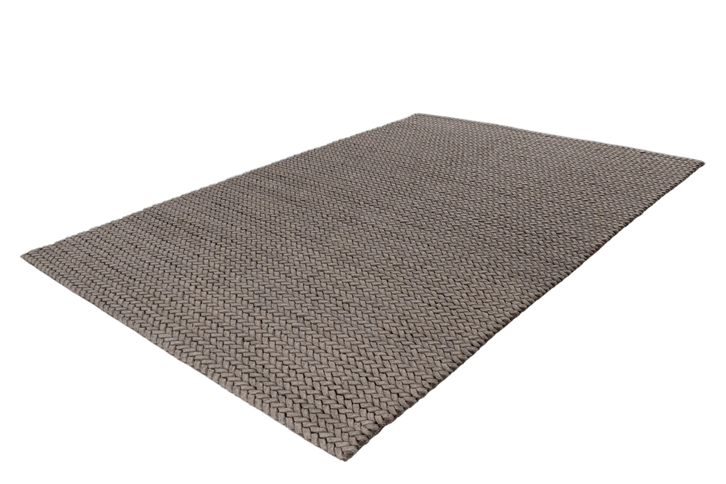 {{ product.title }}