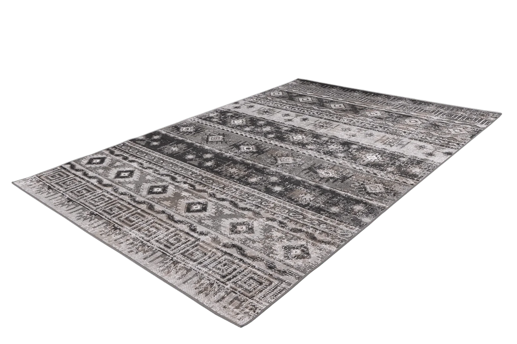 {{ product.title }}