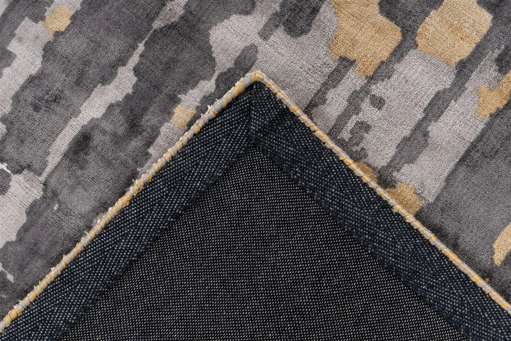 {{ product.title }}