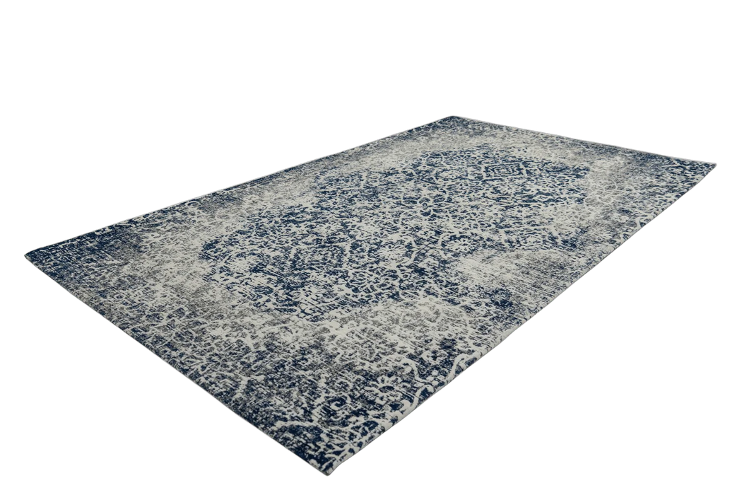 {{ product.title }}