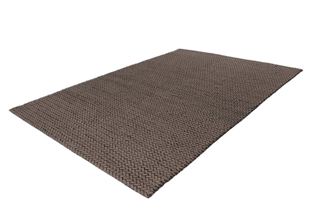 {{ product.title }}