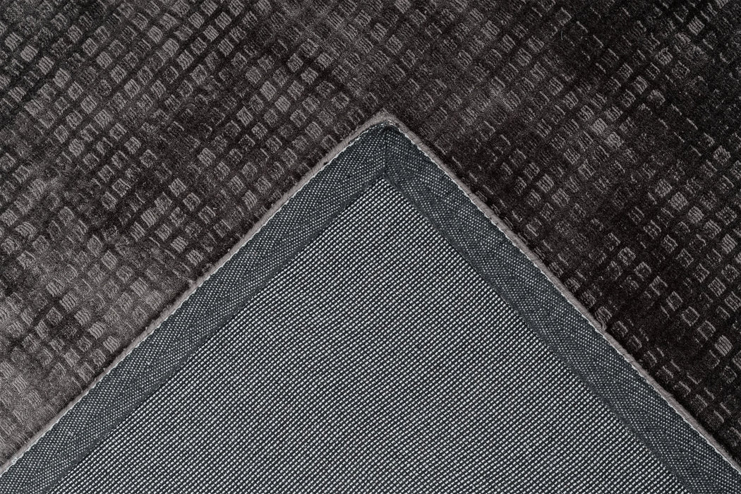 {{ product.title }}