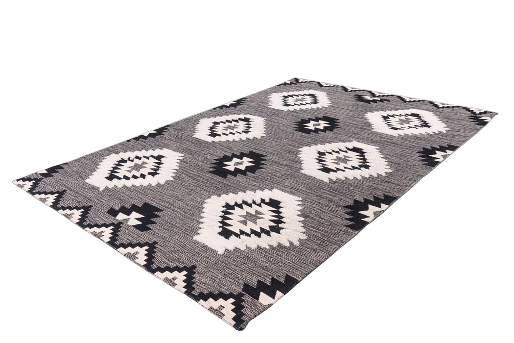 {{ product.title }}
