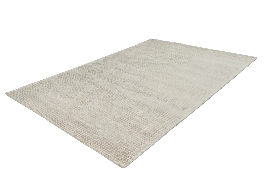 {{ product.title }}