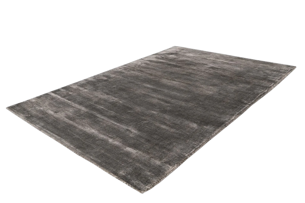 {{ product.title }}