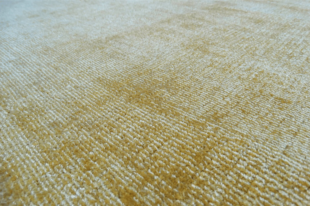 {{ product.title }}