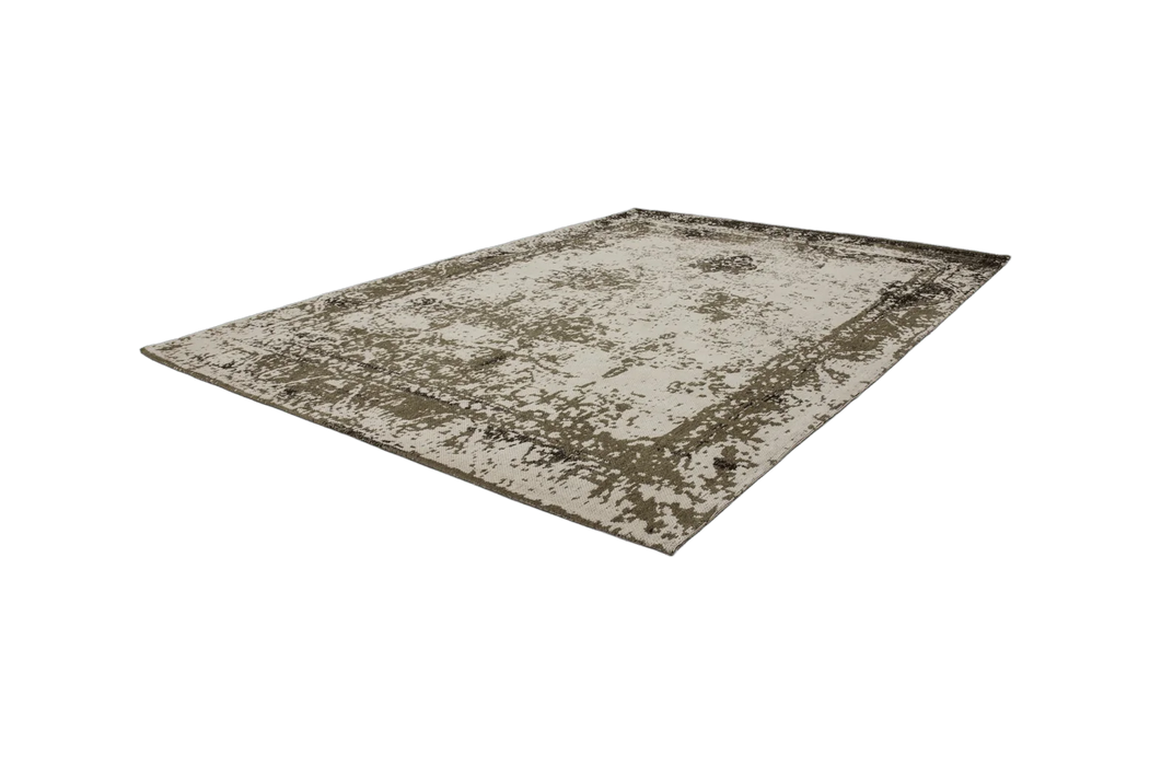{{ product.title }}