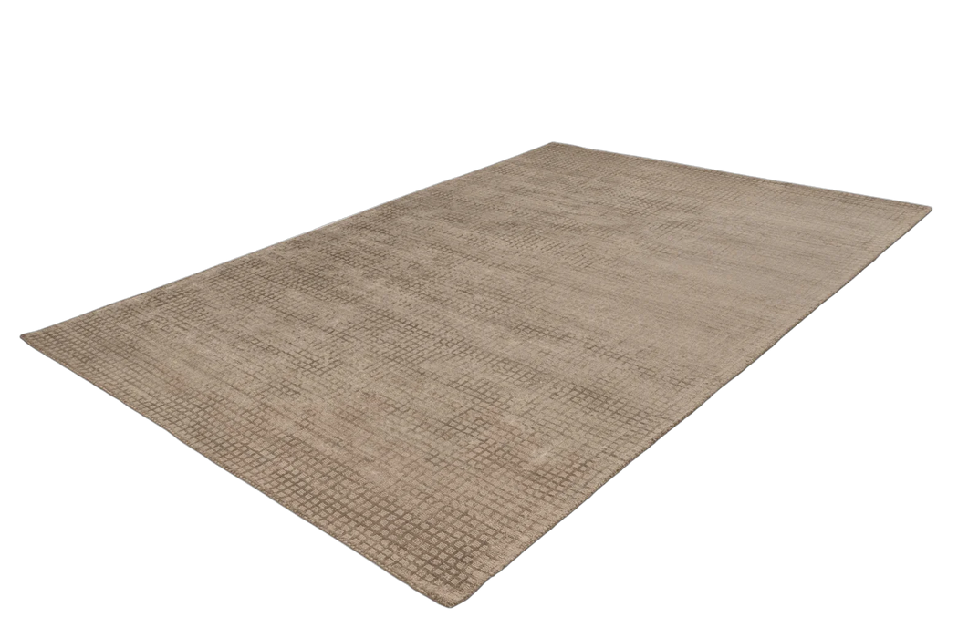 {{ product.title }}