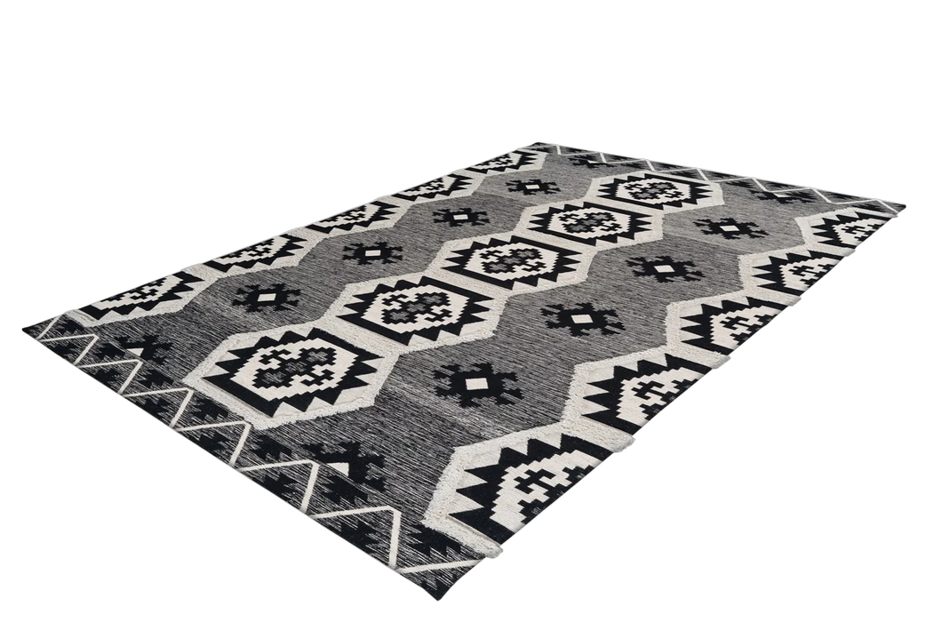 {{ product.title }}