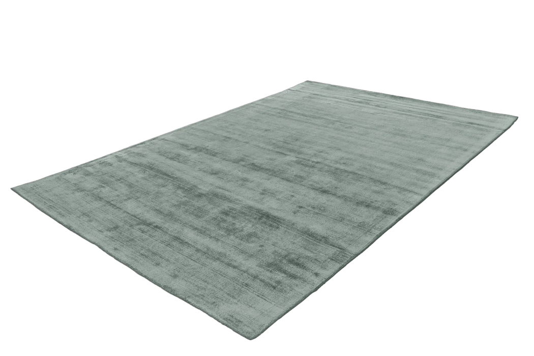 {{ product.title }}