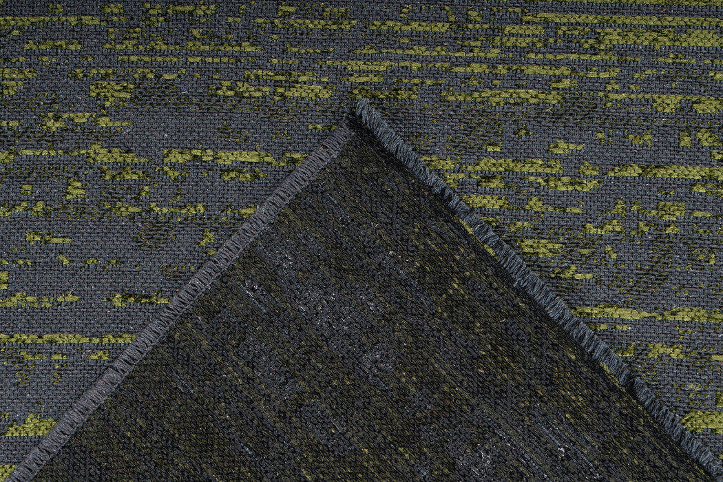 {{ product.title }}