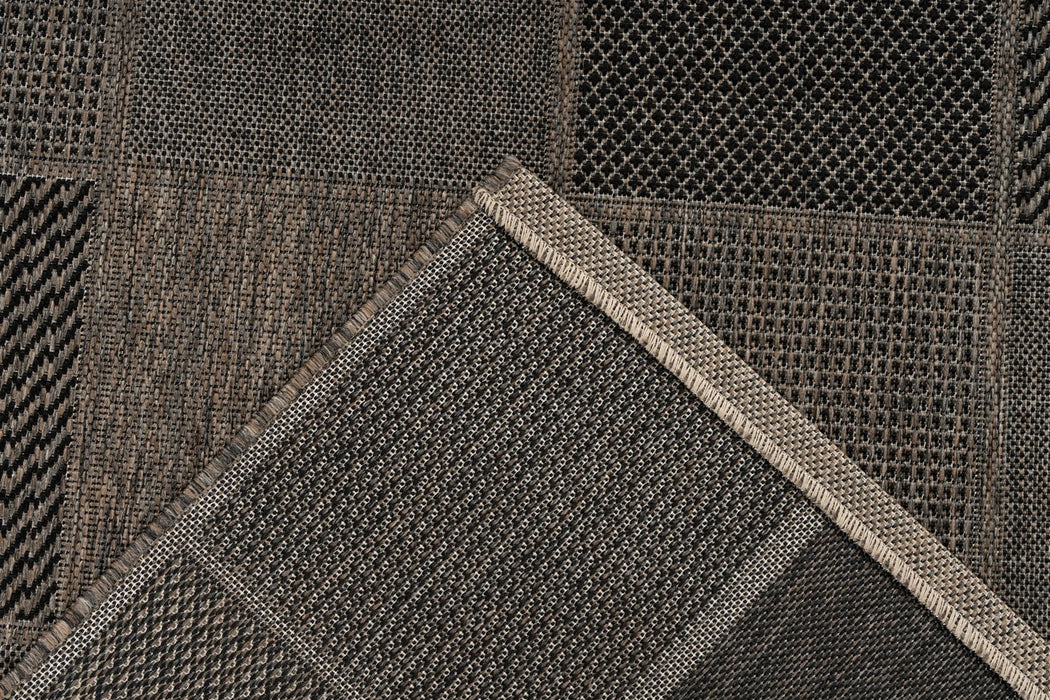 {{ product.title }}