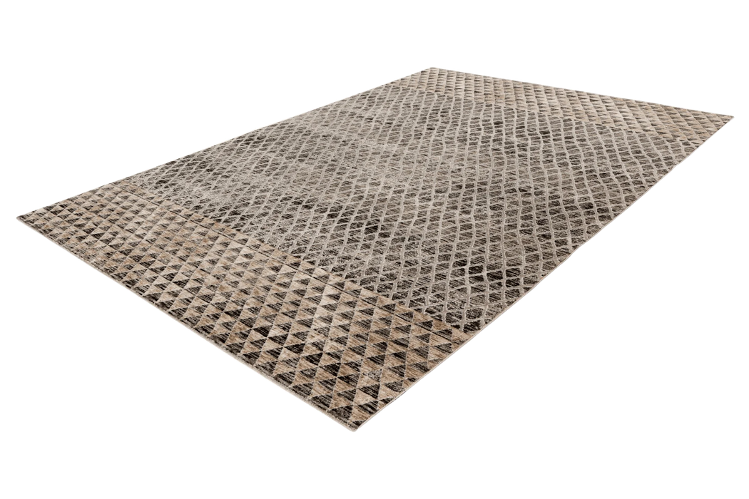 {{ product.title }}