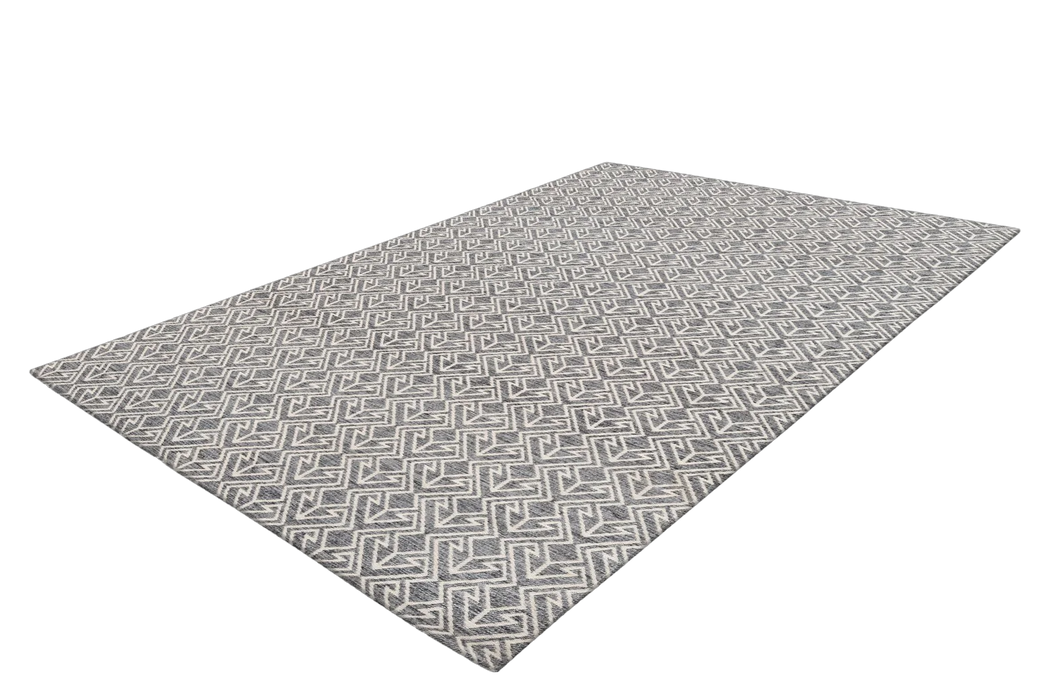 {{ product.title }}