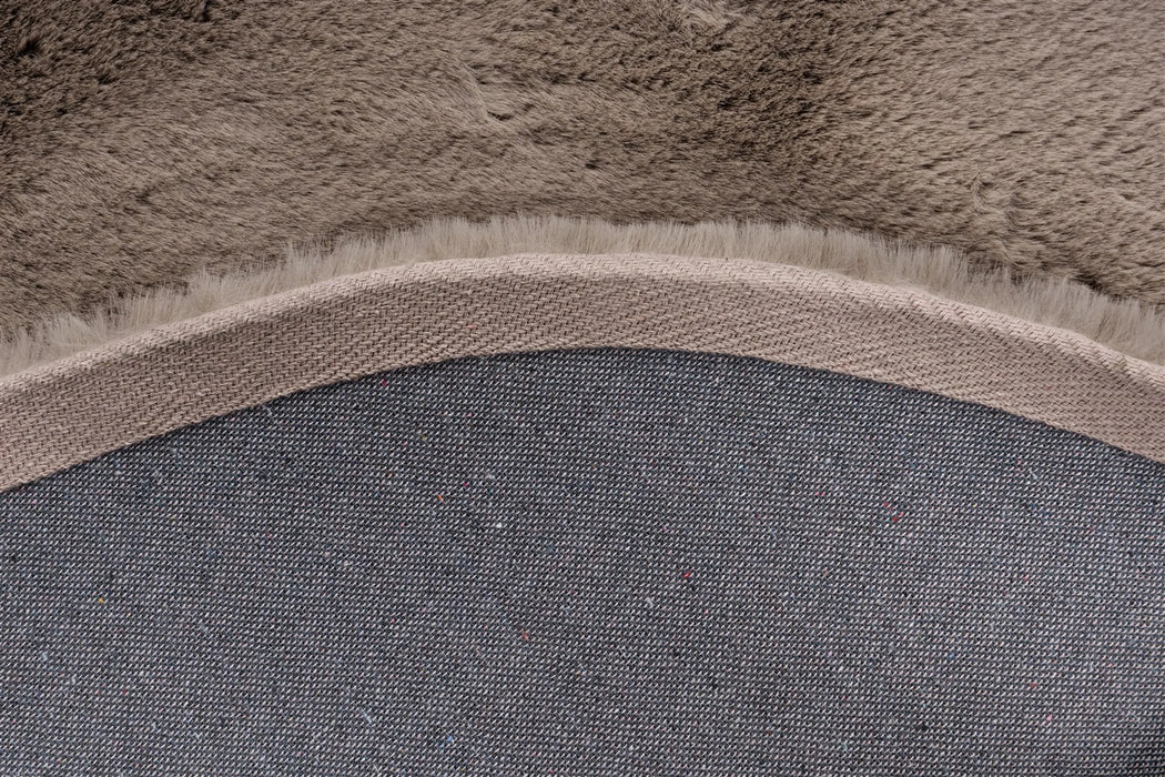 {{ product.title }}