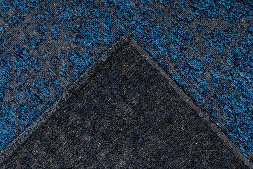 {{ product.title }}