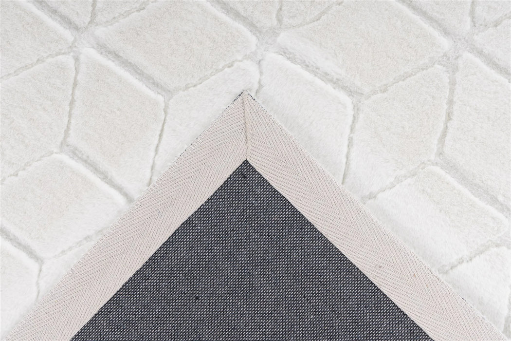 {{ product.title }}