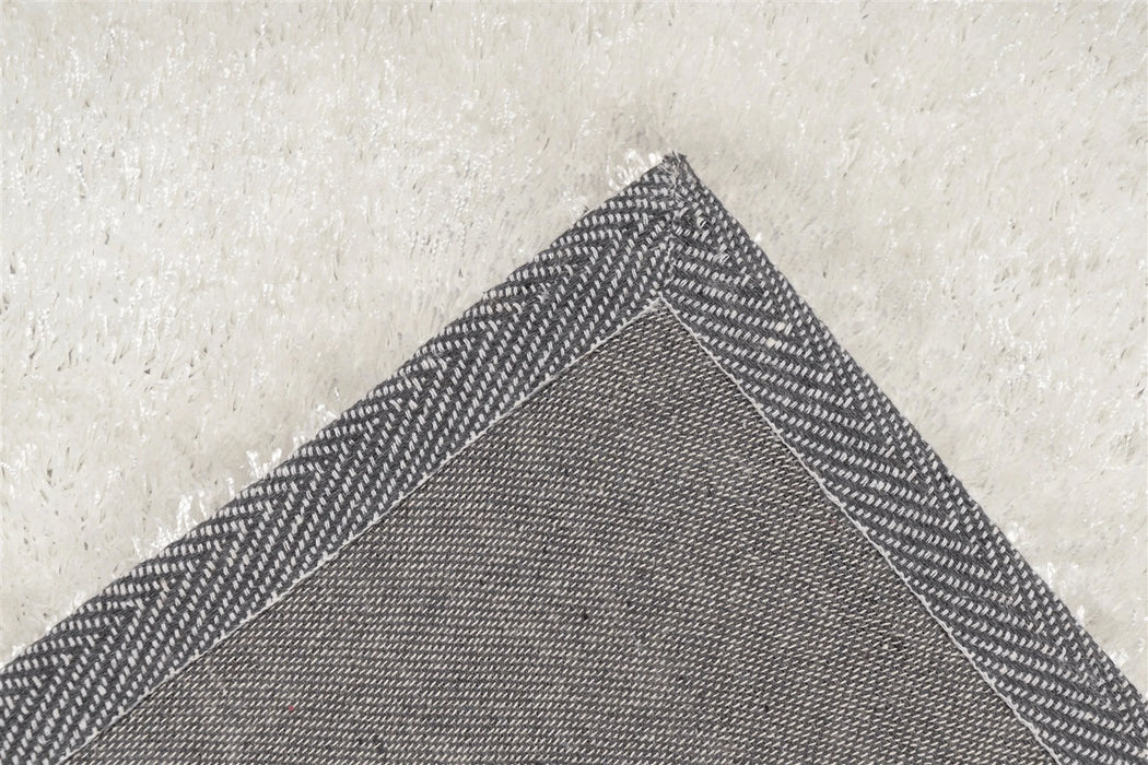 {{ product.title }}